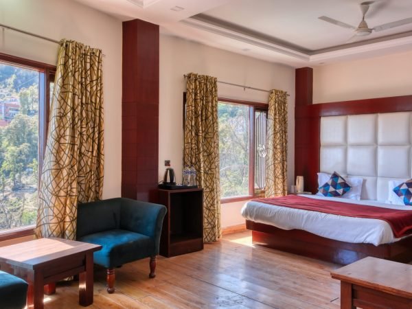 Four Bed Family Room (Hill-view)